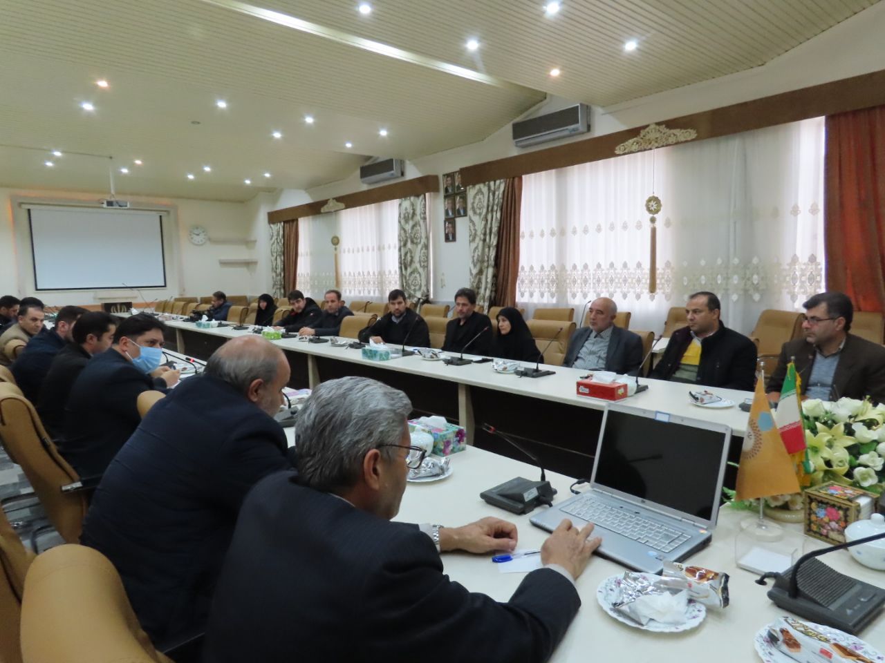 فرماندار شهرستان چایپاره : با کمک صاحبان مشاغل ، وضعیت نابسامان برخی از صنوف شهرستان بایستی ساماندهی شود
