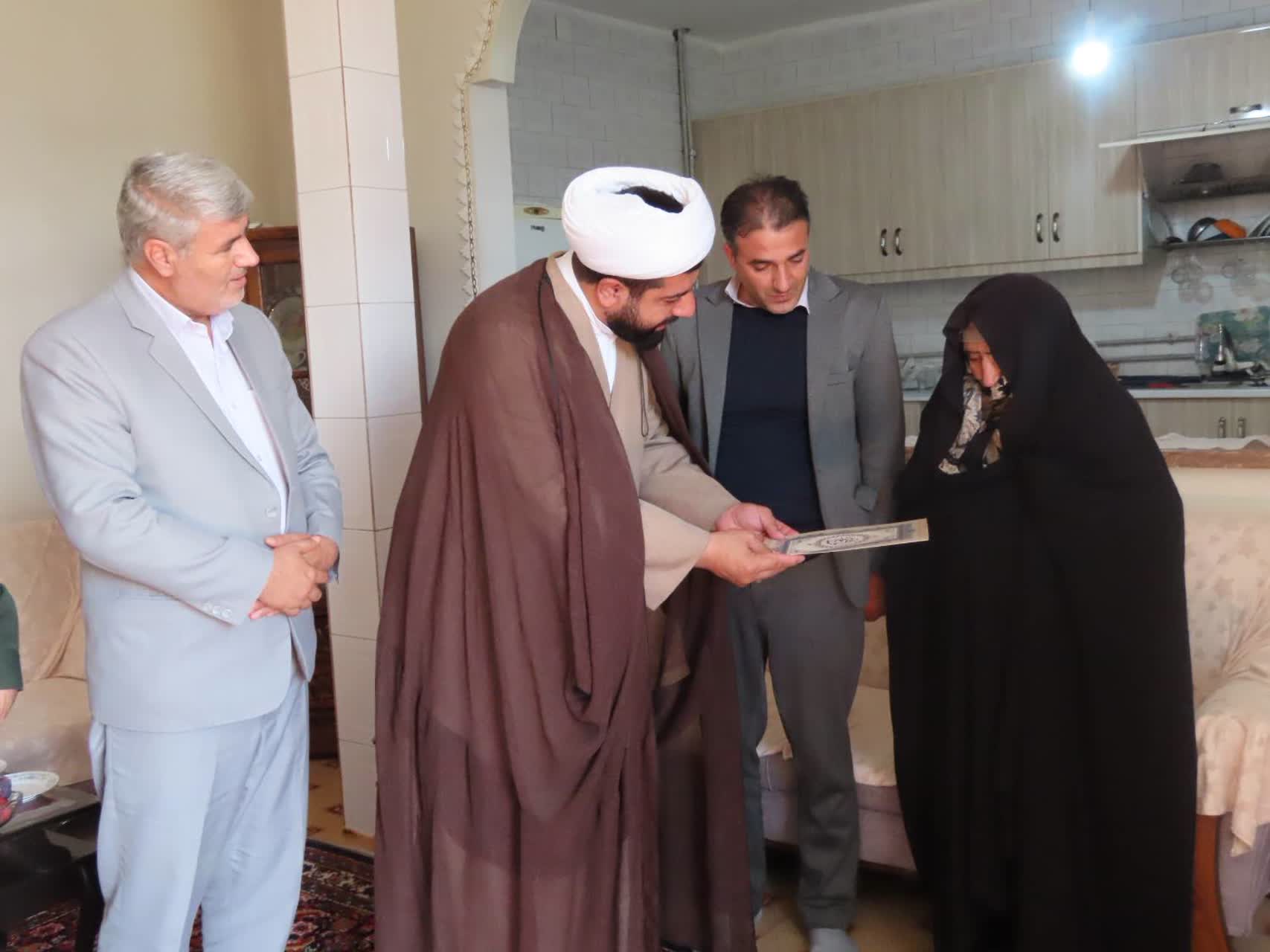 تجلیل از مقام شامخ خانواده شهداء