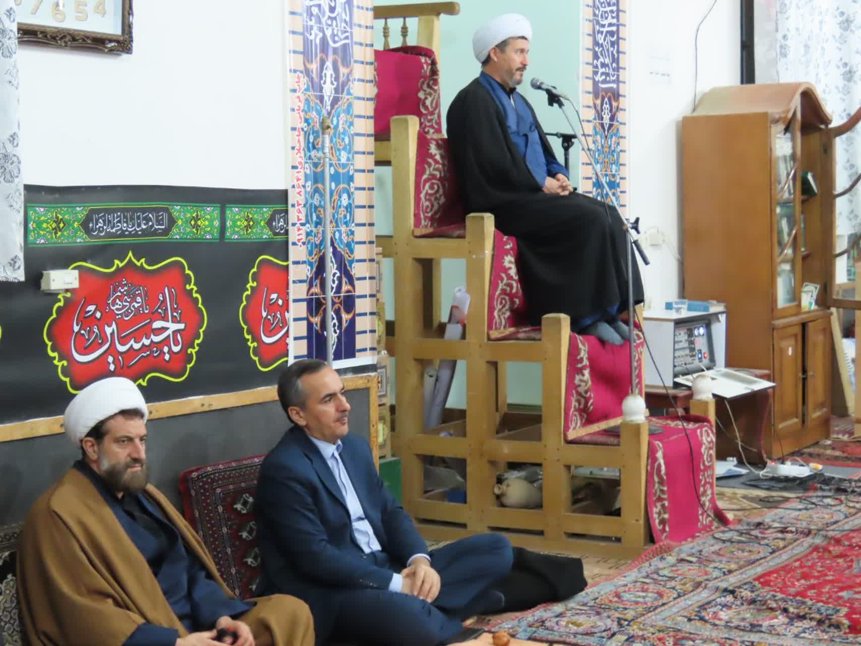 حضور فرماندار چایپاره در مراسم ایام فاطمیه در شهر حاجیلار