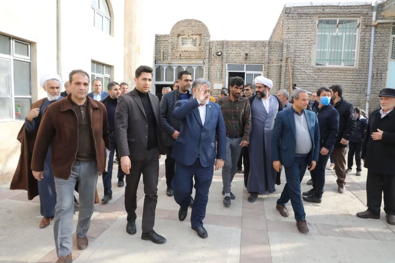 حضور محمدصادق معتمدیان استاندار آذربایجانغربی در جمع مردم روستای چورس