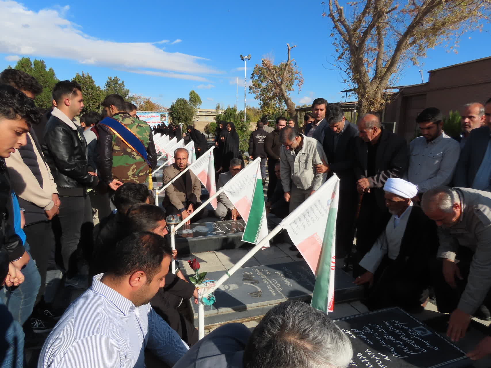 آیین غبار روبی و عطرفشانی مزار مطهر شهداء