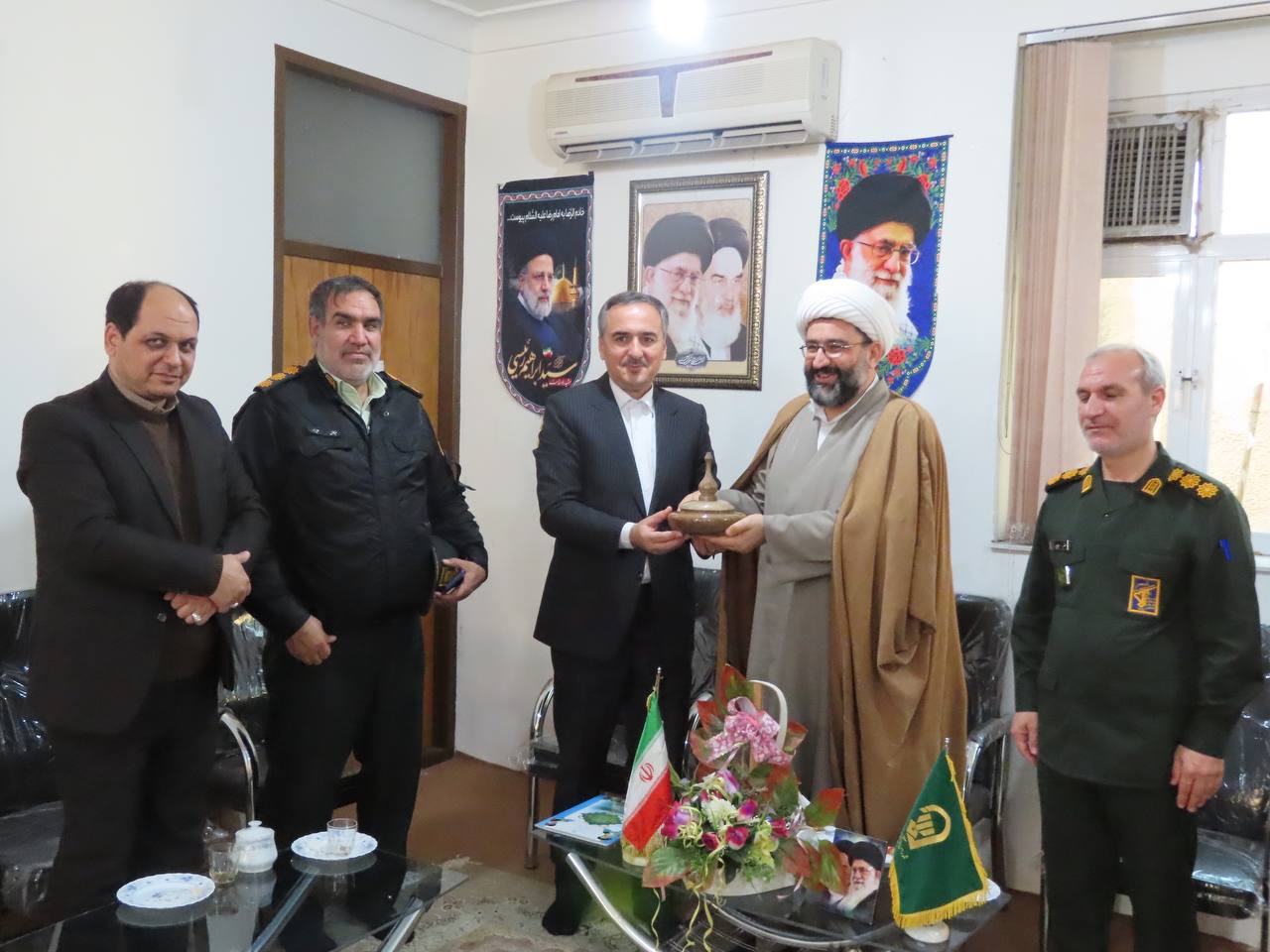 دیدار فرماندار و اعضای شورای تأمین شهرستان با امام جمعه سابق چایپاره و امام جمعه جدید شهرستان پلدشت