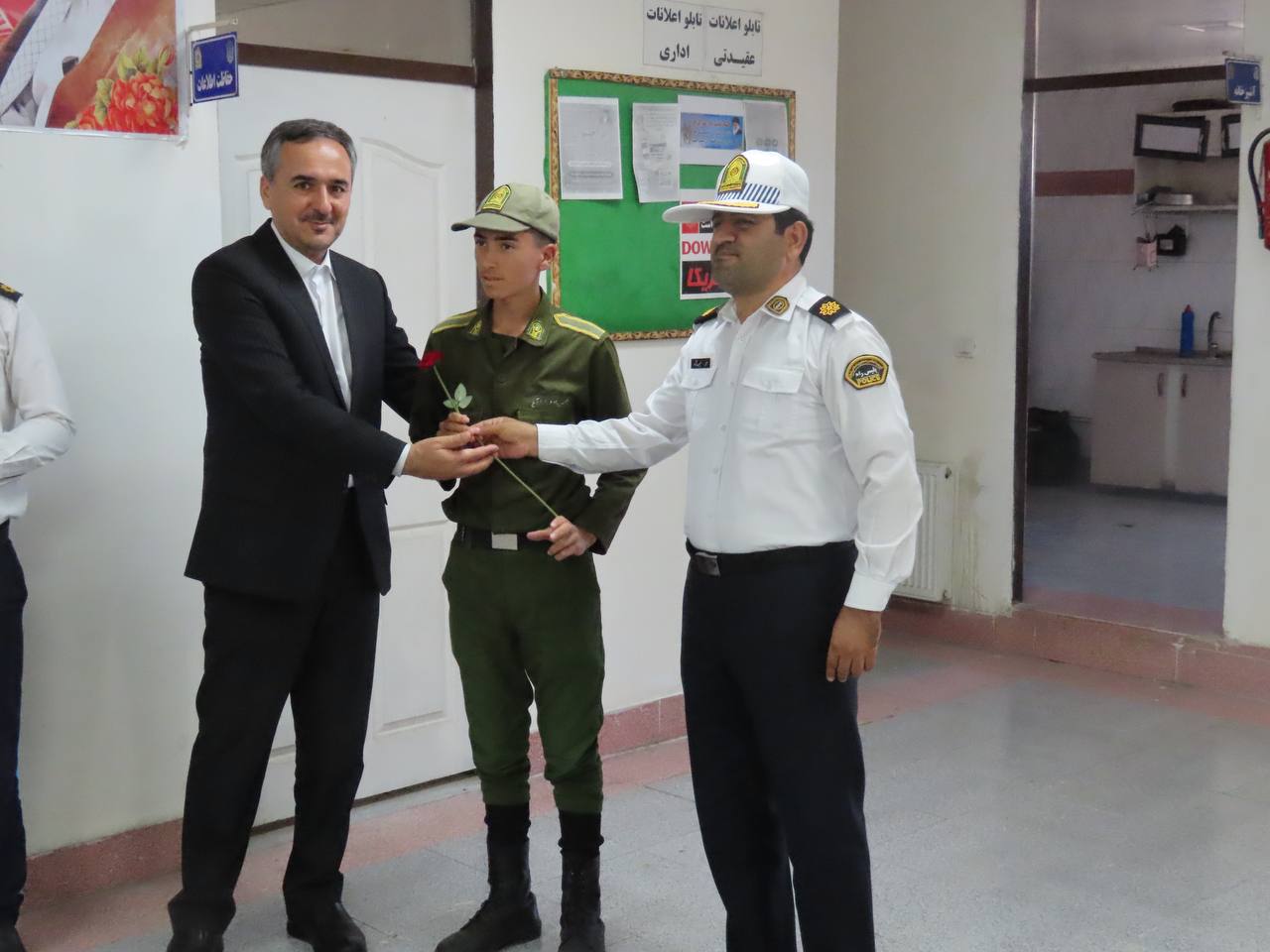 تجلیل فرماندار چایپاره از فرمانده پلیس راه شهرستان
