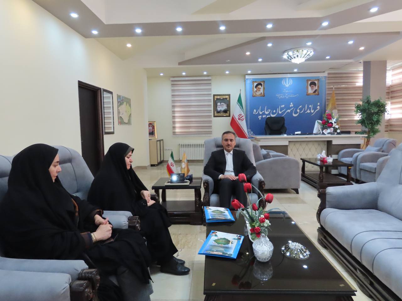 مراسم تجلیل از بانوان همکار فرمانداری بهمناسبت گرامیداشت مقام مادر و روز زن