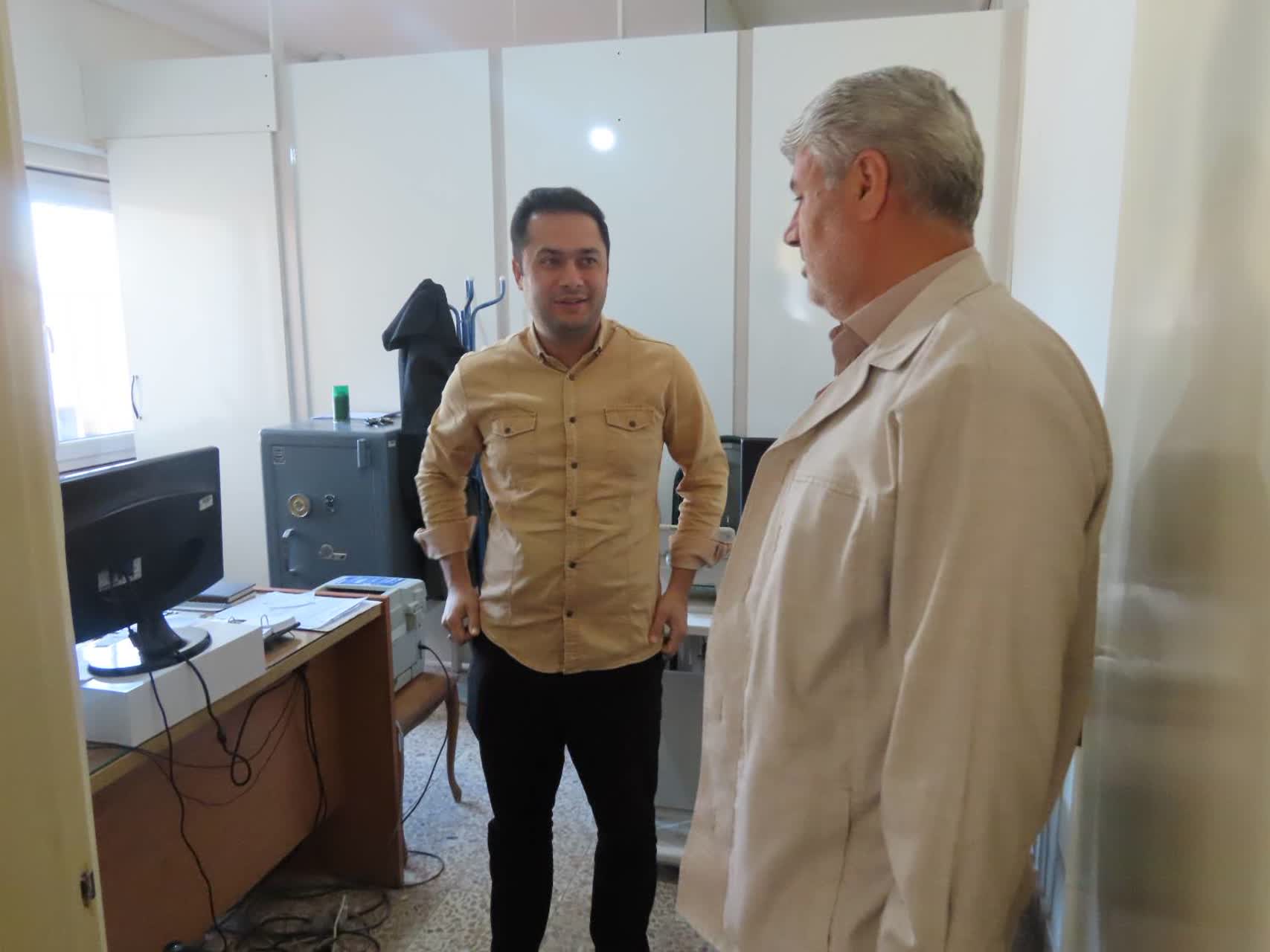 بازدید سرزده رضا اقلیمیان فرماندار چایپاره از کمیته امداد امام خمینی(ره)