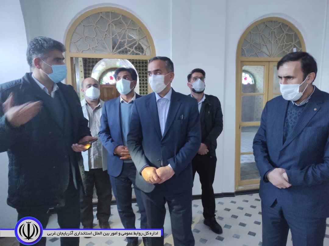شکورزاده فرماندار شهرستان چایپاره در حاشیه بازید از نمایشگاه هنر و هنرمندان منطقه آزاد تجاری صنعتی ماکو ، ازساماندهی باغ و کاخ سردار ماکو بازدید نمودند
