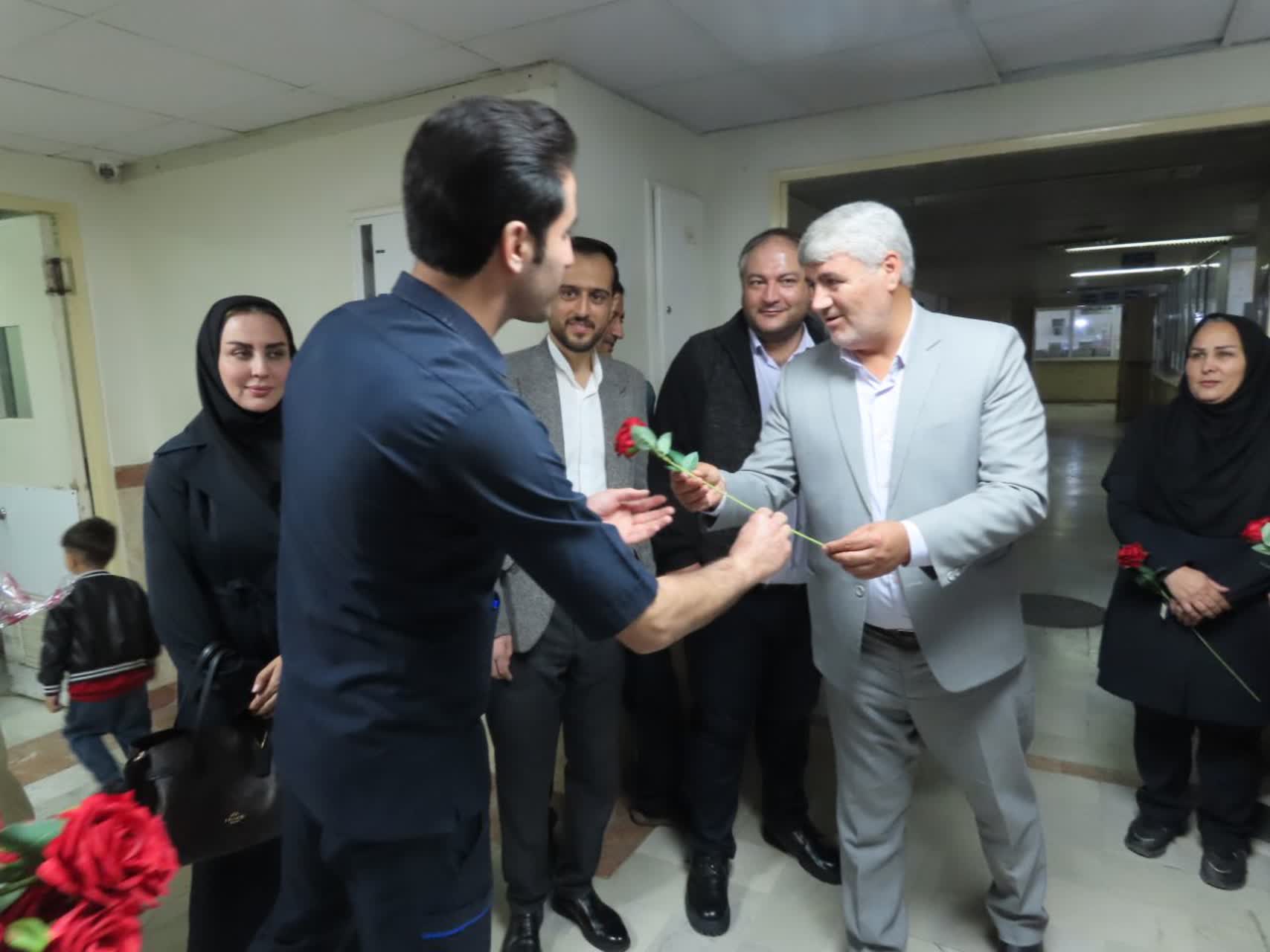 آیین تجلیل از پرستاران شهرستان چایپاره برگزار شد / تقدیر از تلاش ها و خدمات خالصانه و شبانه روزی کادر بیمارستان امام خمینی(ره)