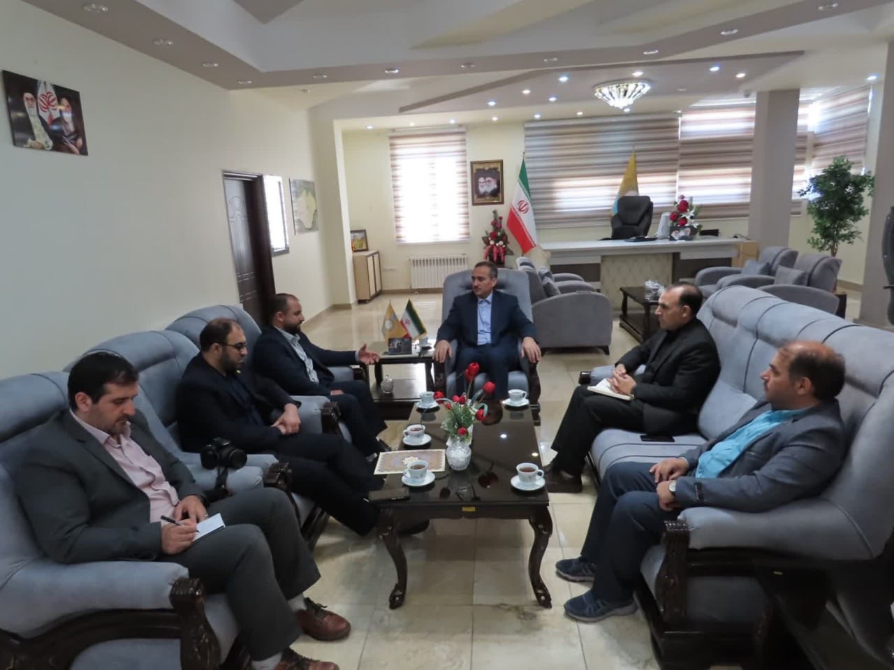 دیدار مدیر ستاد هماهنگی کانون های فرهنگی و هنری مساجد استان آذربایجان غربی با فرماندار شهرستان چایپاره