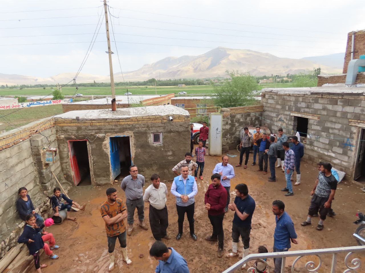 بازدید میدانی فرماندار از روستای سیل زده بابل آباد
