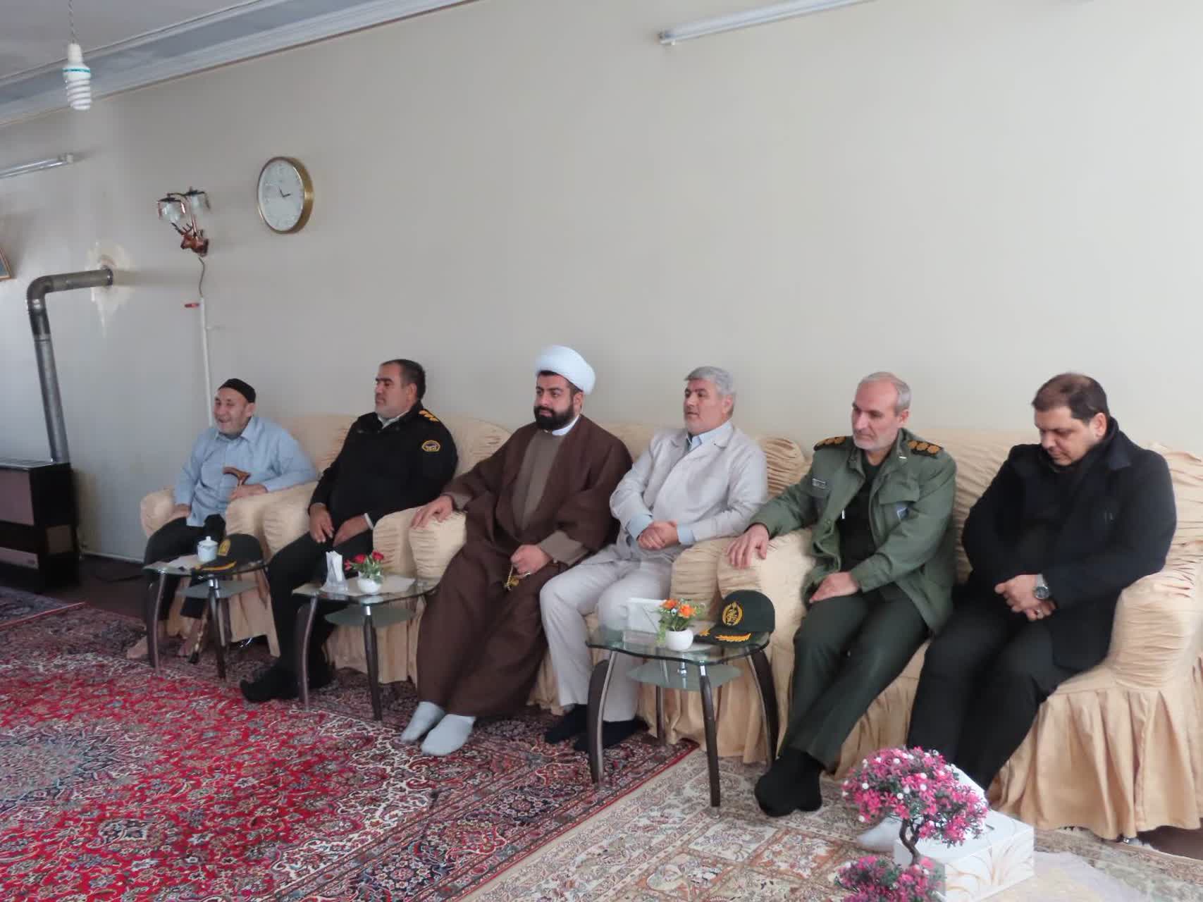 تجلیل از مقام شامخ خانواده معظم شهداء شهرستان چایپاره