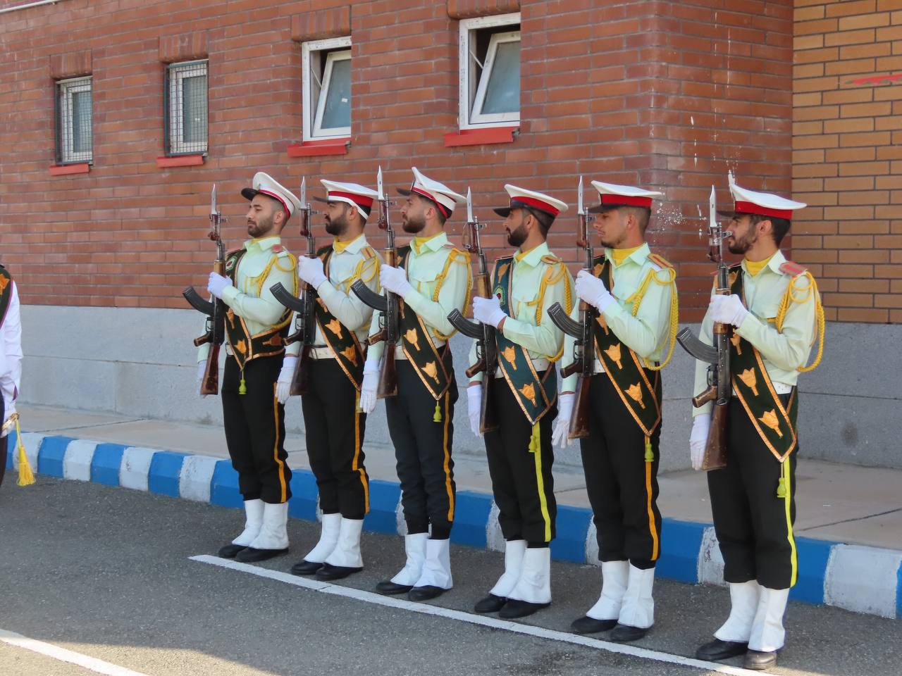 مراسم صبحگاه مشترک نیروهای نظامی ، انتظامی و بسیج در شهرستان چایپاره برگزار شد