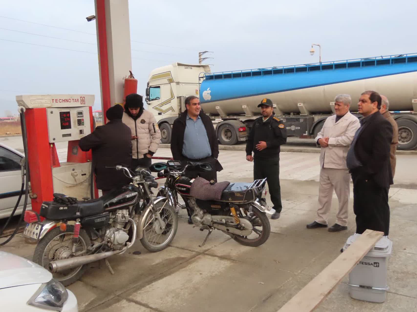 فرماندار شهرستان چایپاره از جایگاه‌های عرضه سوخت در سطح شهر بازدید کرد