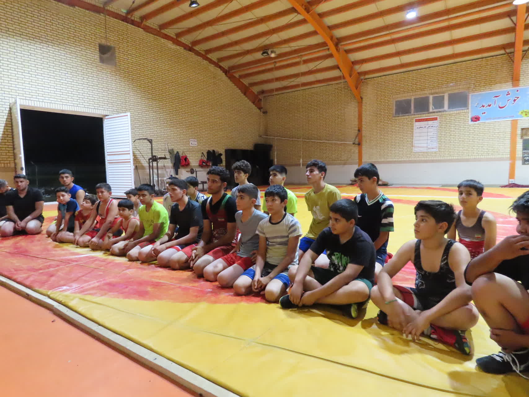 حضور فرماندار شهرستان در محل تمرین تیم کشتی چایپاره