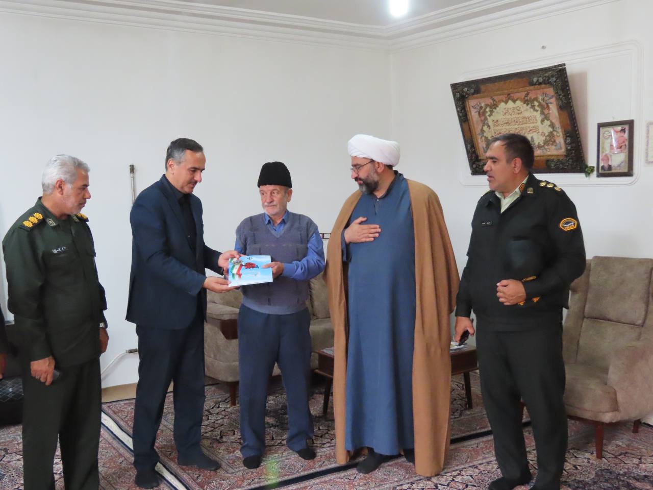 بهمناسبت هفته نیروی انتظامی صورت پذیرفت: دیدار با جانباز بسیجی