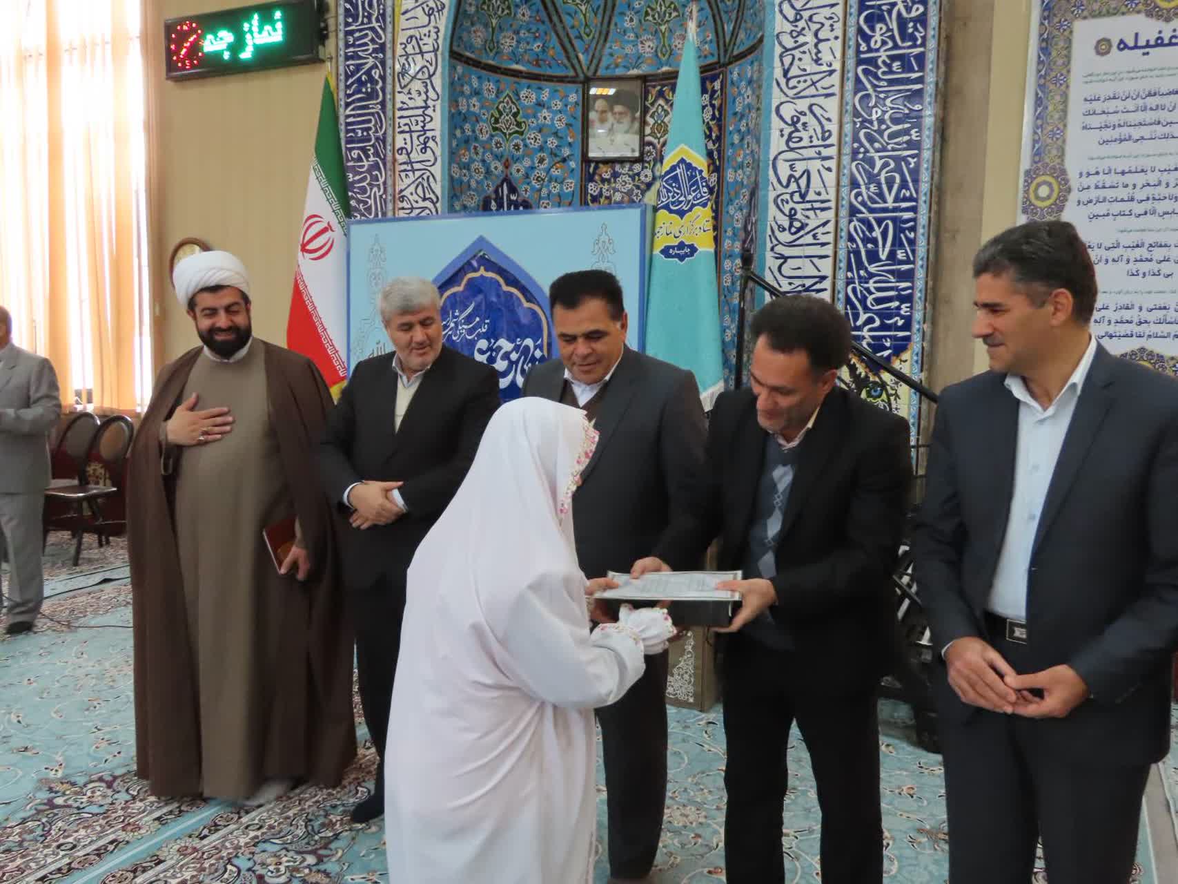 تقدیر و تجلیل از دانش آموزان برتر حوزه پرورشی شهرستان