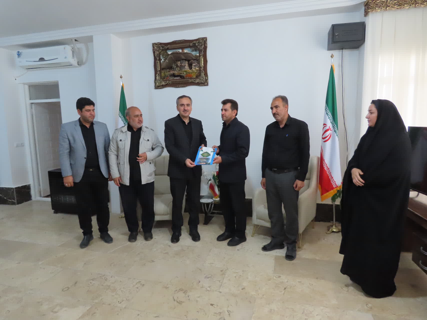 تجلیل فرماندار چایپاره از شهردار حاجیلار