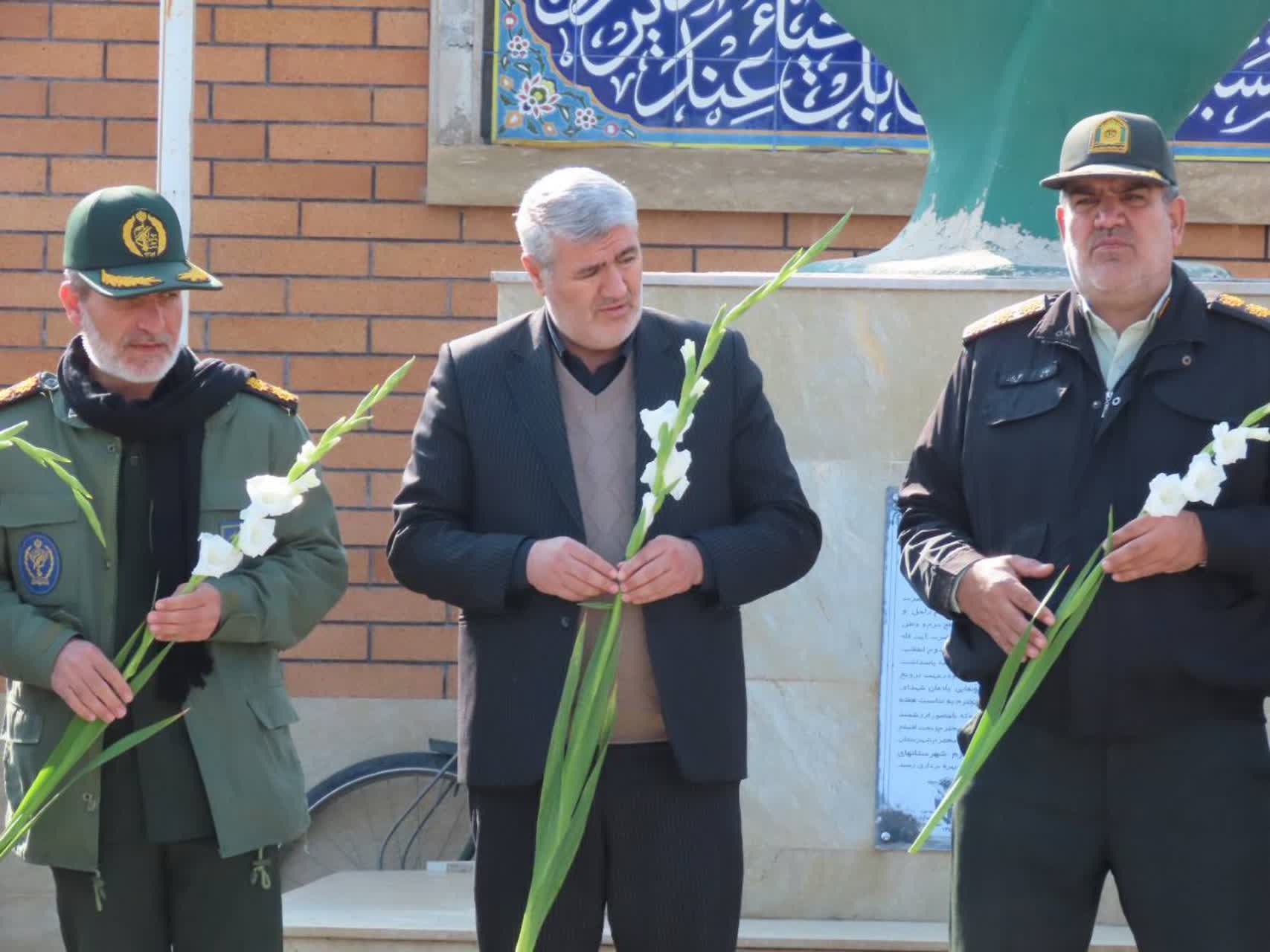 آیین غبار روبی و عطرفشانی مزار مطهر شهداء چایپاره برگزار شد