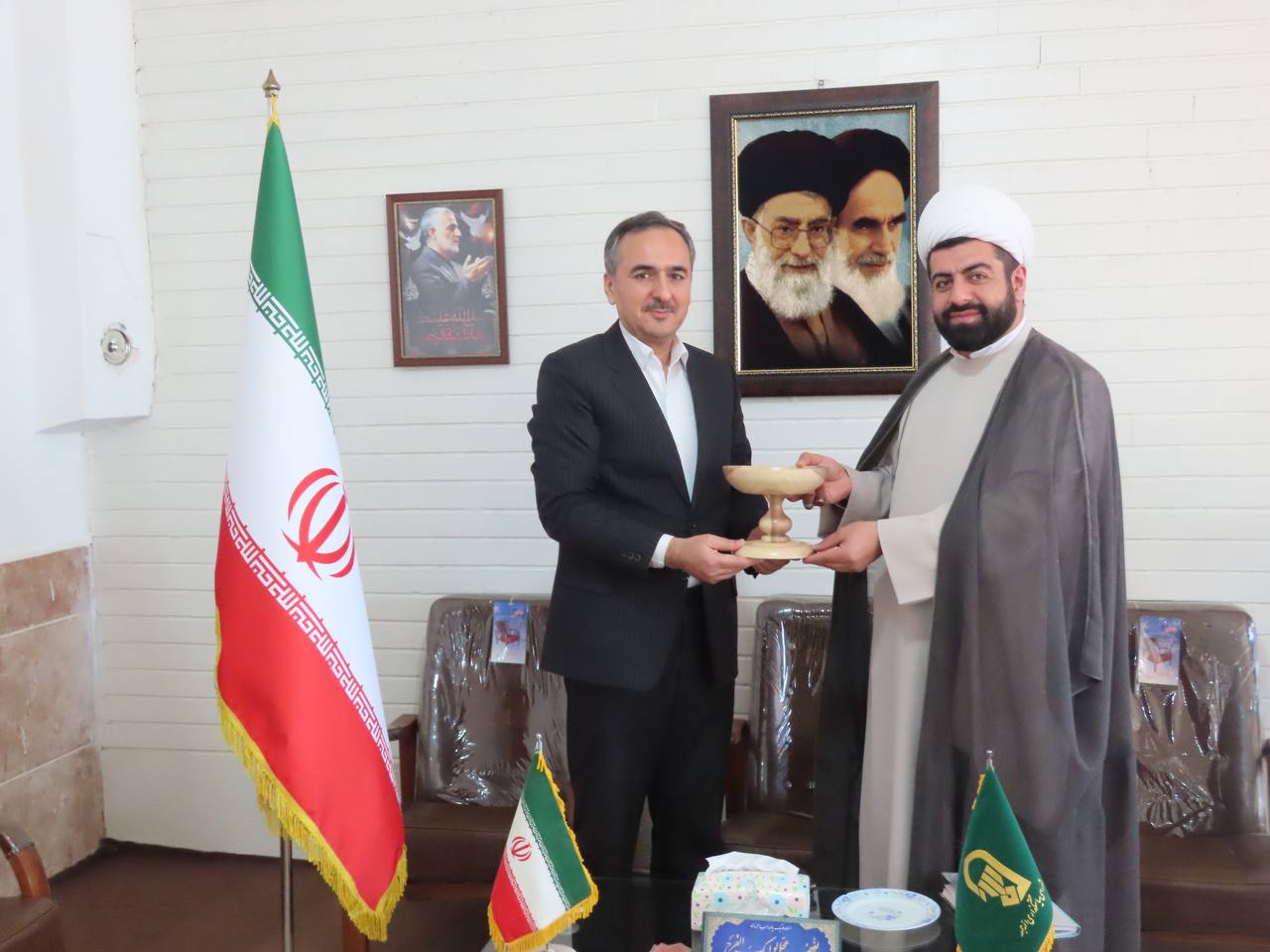 دیدار و نشست صمیمی فرماندار شهرستان با امام جمعه جدید چایپاره