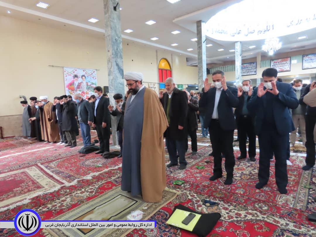 گزارش تصویری [ چهارمین روز از دهه فجر: حضور شکورزاده در نماز عبادی سیاسی جمعه