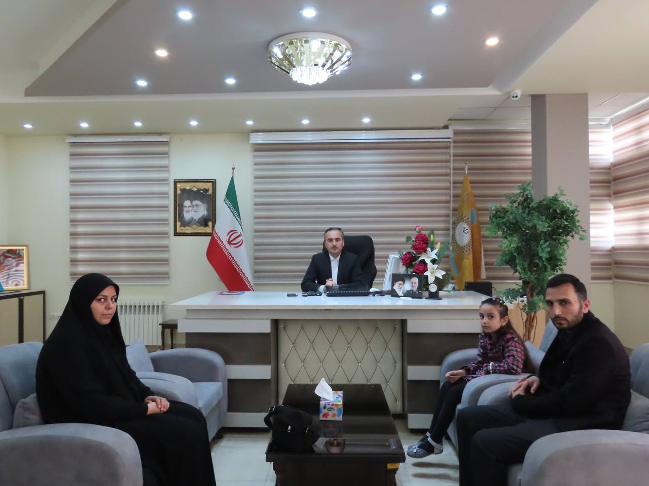 دیدار مسئول بنیاد خیریه آبشار عاطفه ها با فرماندار شهرستان