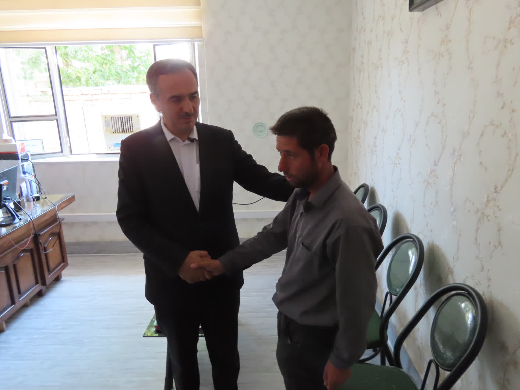 بازدید سرزده سعید شکورزاده فرماندار چایپاره از اداره بهزیستی