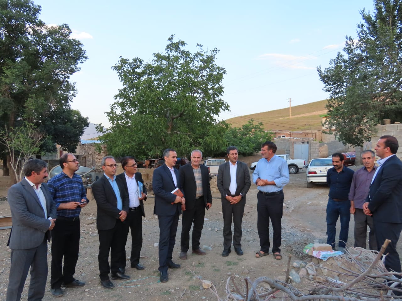 بازدید فرماندار و جمعی از مسئولان شهرستان از روستای علی آباد بخش مرکزی