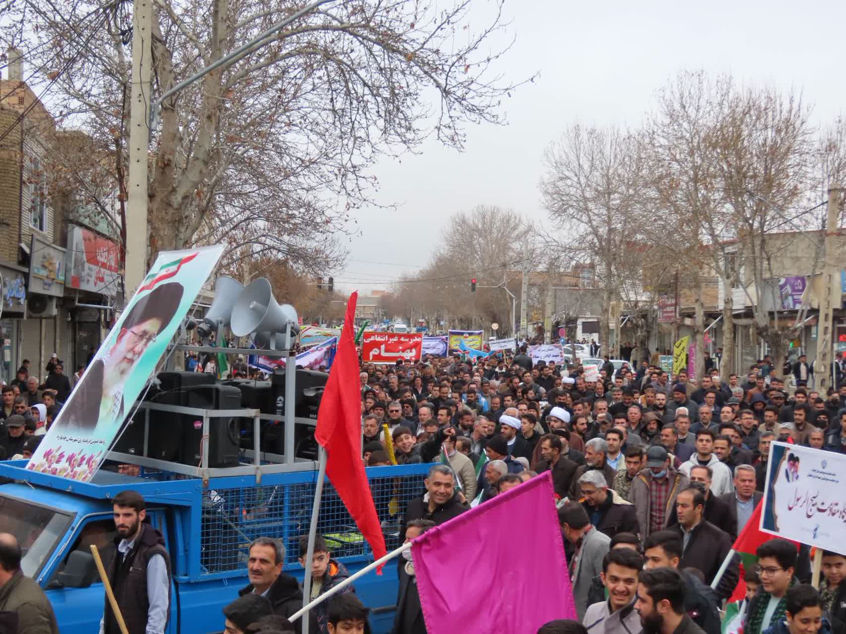 همزمان با سراسر کشور ، راهپیمایی حماسی و دشمن شکن یوم الله 22 بهمن مردم شهرستان چایپاره