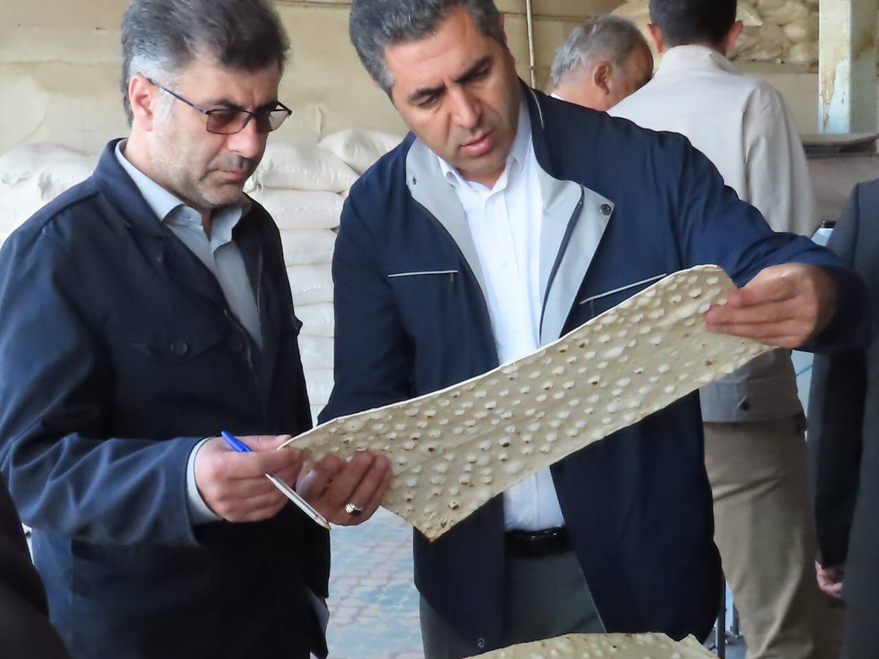 بازدید اعضای کارگروه آرد و نان از نانوایی های سطح شهرستان