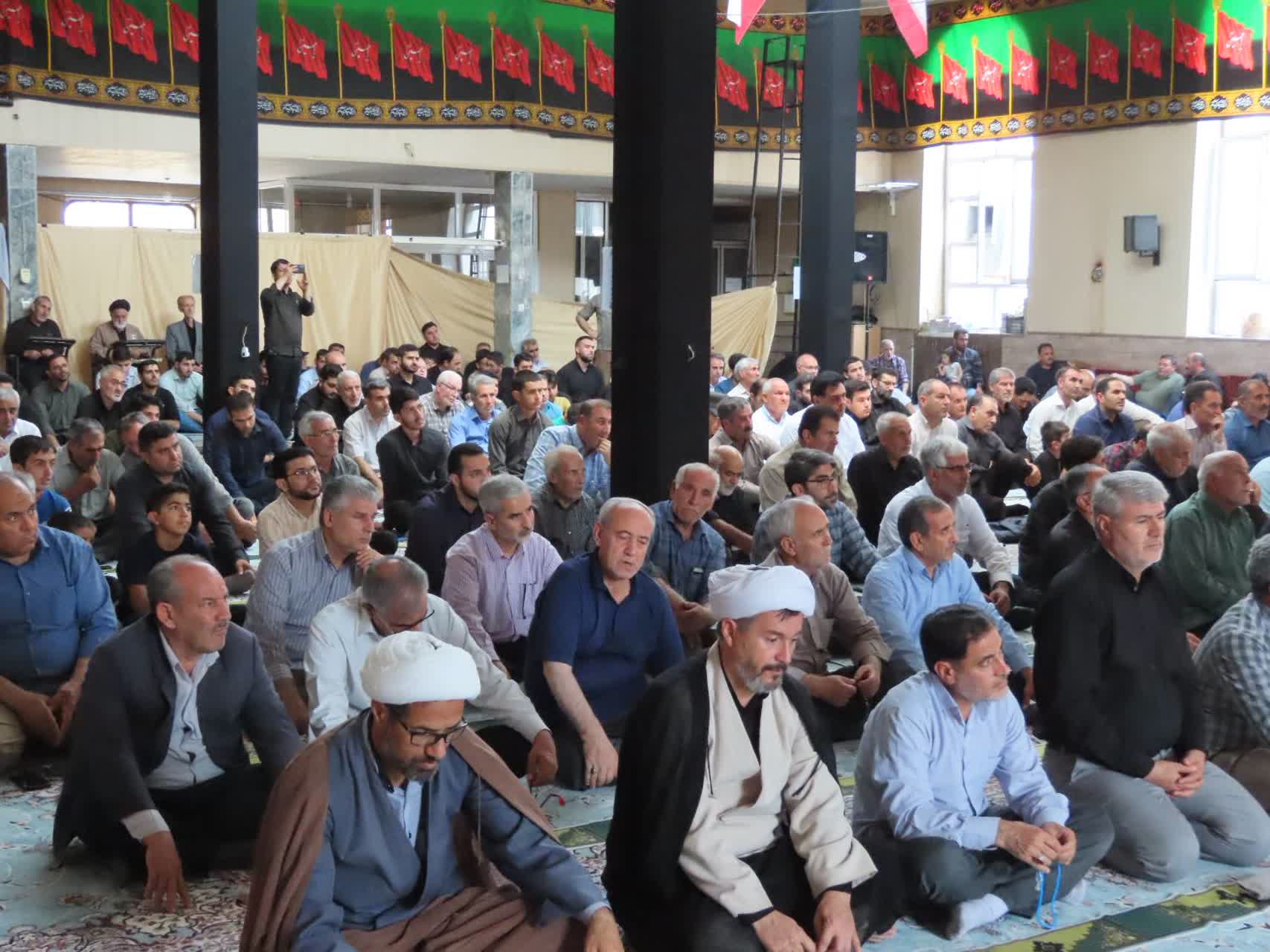 سخنرانی رضا اقلیمیان فرماندار شهرستان چایپاره پیش از خطبه های نماز جمعه