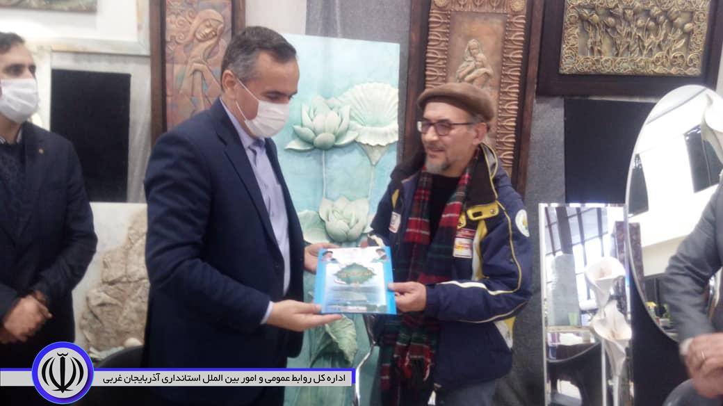 در دومین روز از دهه مبارک فجر [ حضور شکورزاده فرماندار شهرستان چایپاره و جمعی از مسئولین در نمایشگاه بینالمللی منطقه آزاد ماکو