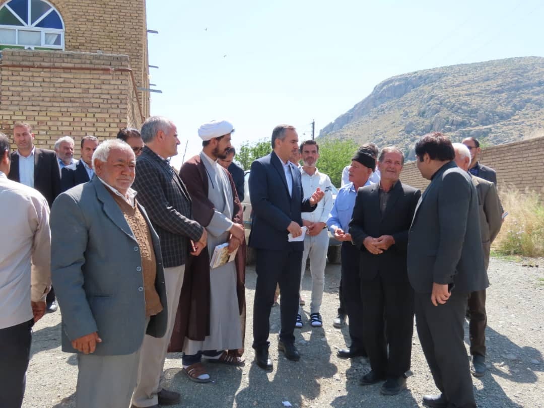 بازدید فرماندار و جمعی از مسئولان شهرستان از روستای بسطام توابع بخش مرکزی