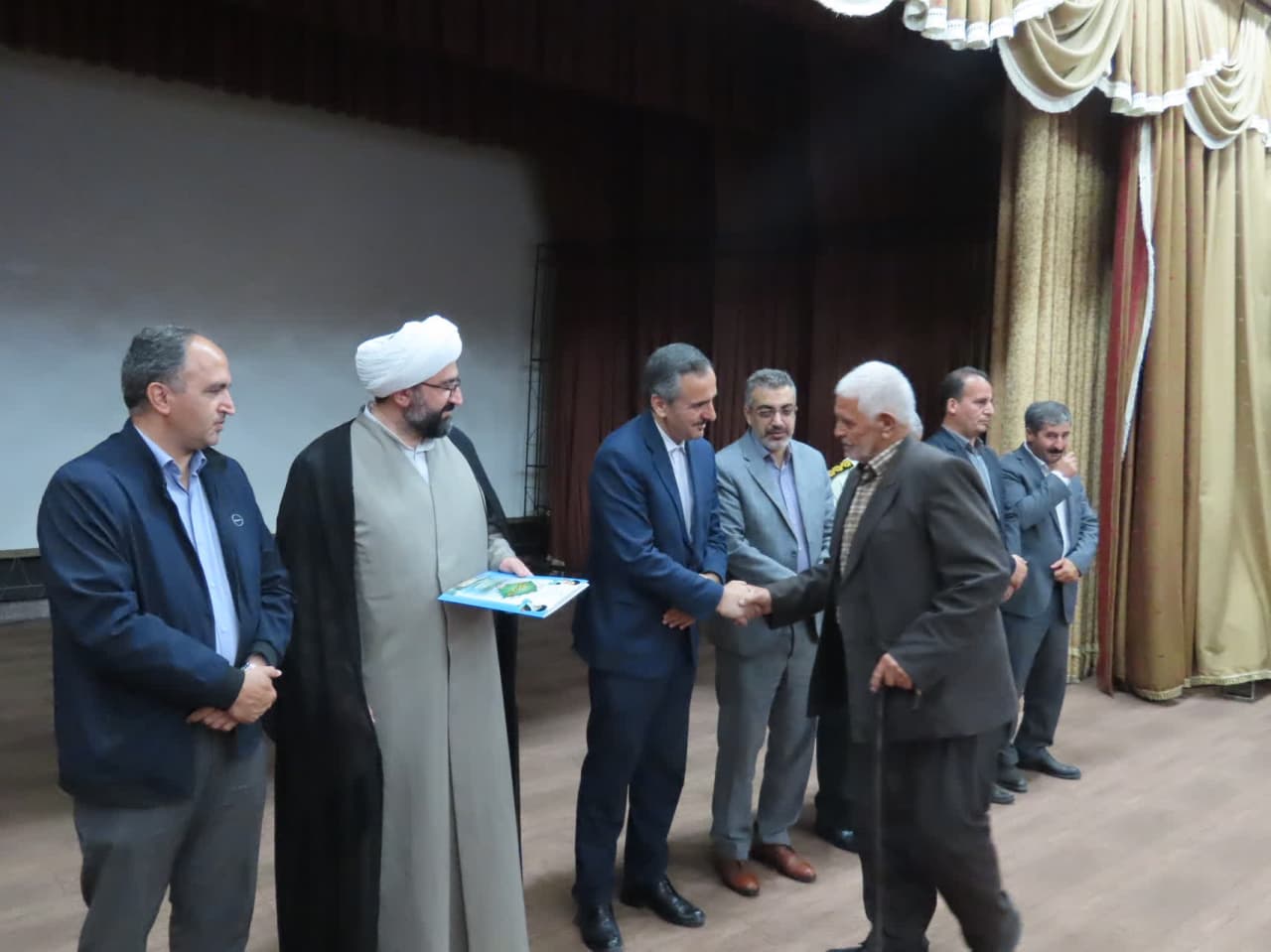 مراسم تجلیل از تلاشگران و فعالین عرصه جهادکشاورزی