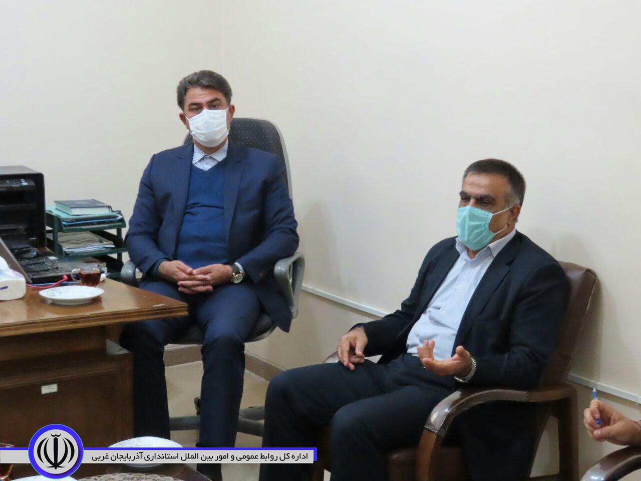 حضور محمدی ایروانلو فرماندار شهرستان چایپاره ونماینده مردم خوی وچایپاره در مجلس شورای اسلامی از کتابخانه عمومی شهید مفتح شهرستان چایپاره
