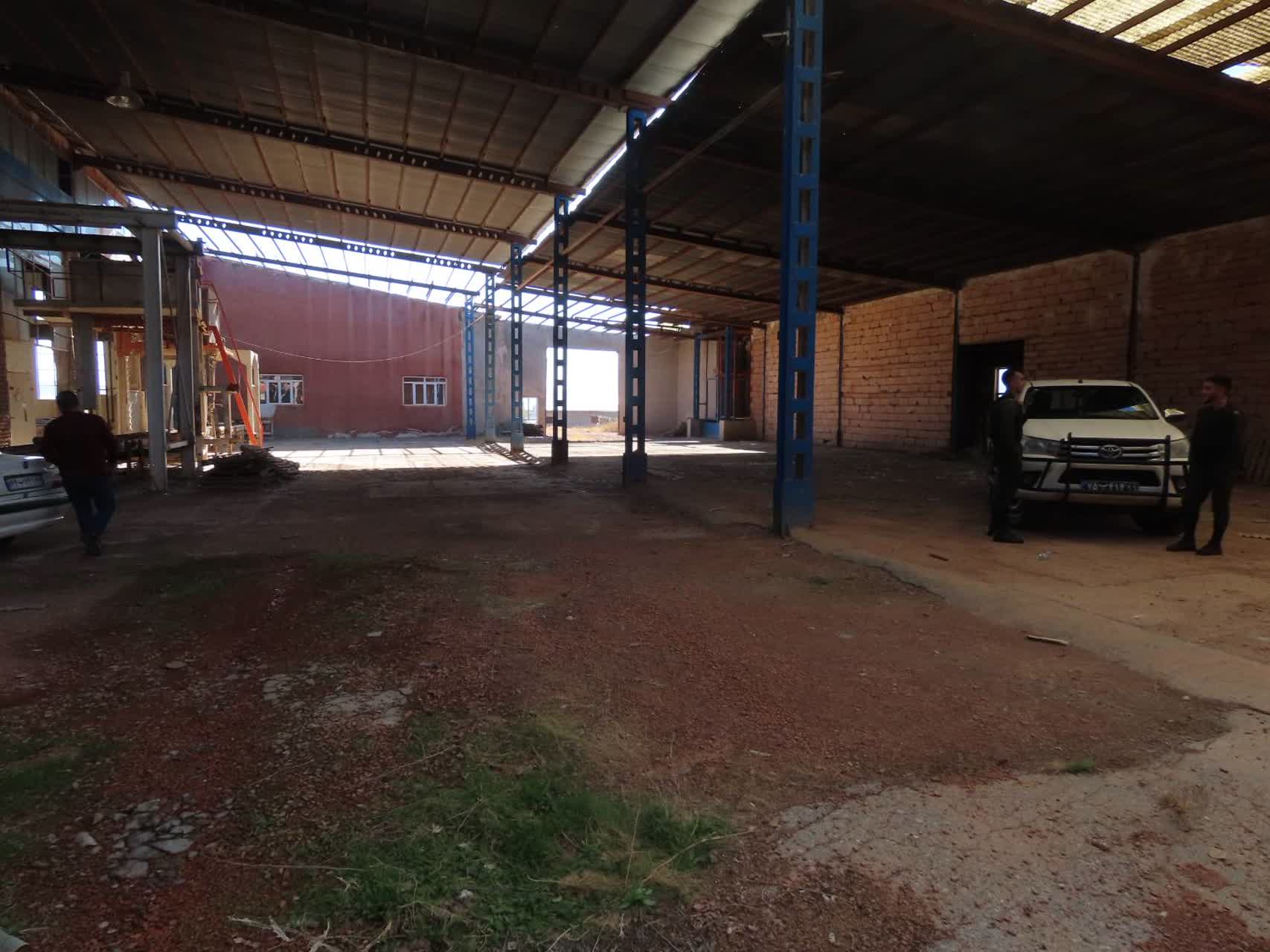 بازدید رئیس کل دادگستری آذربایجانغربی و فرماندار چایپاره از کارخانه راکد آجر سفال گرگین شهرستان