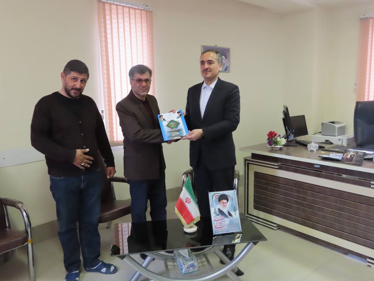 بازدید سرزده سعید شکورزاده فرماندار چایپاره از اداره صنعت ، معدن و تجارت