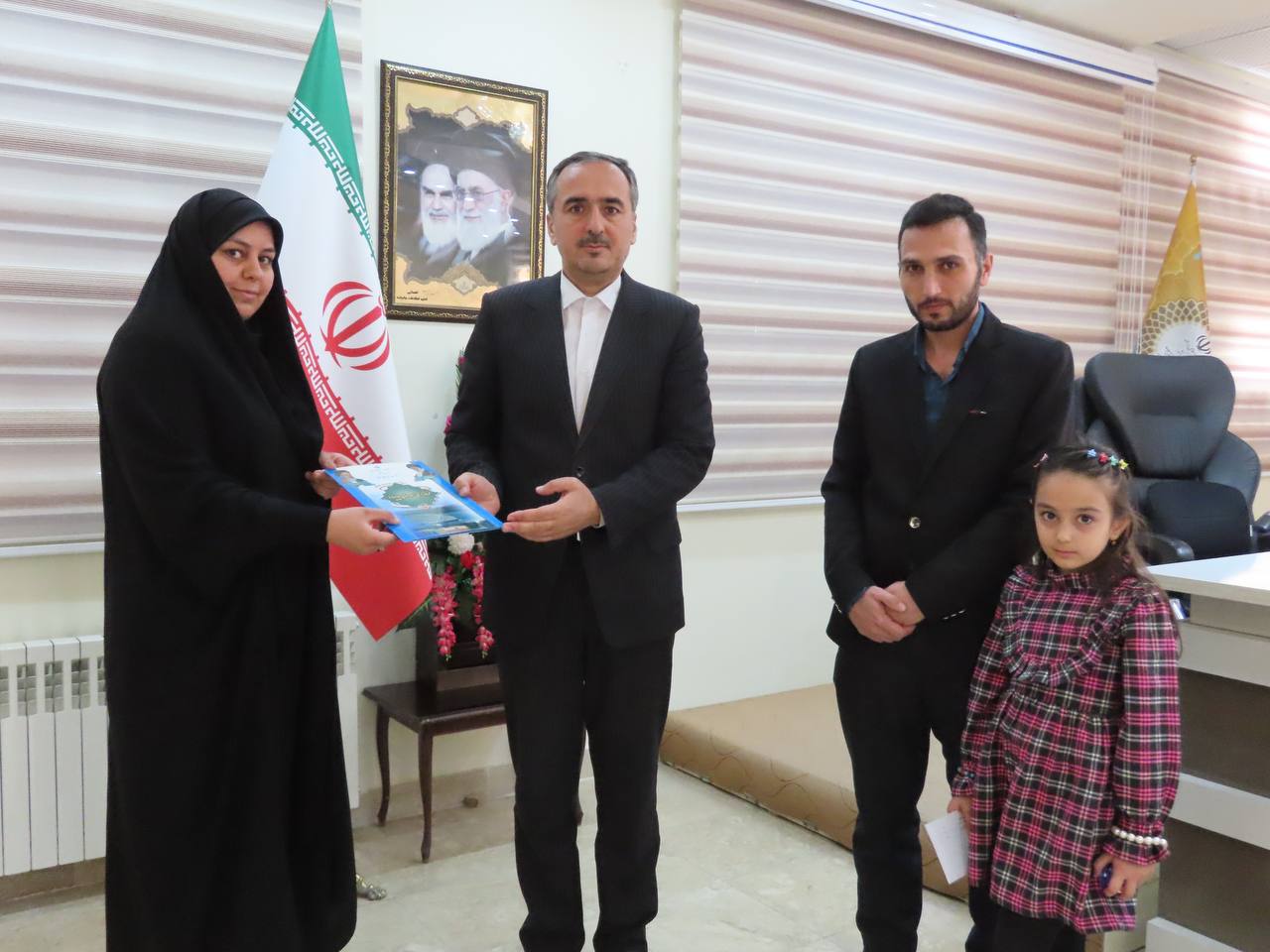 دیدار مسئول بنیاد خیریه آبشار عاطفه ها با فرماندار شهرستان
