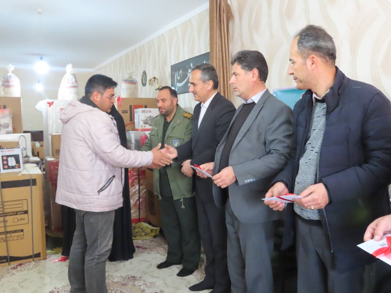 اهداء جهیزیه به نوعروسان بهزیستی شهرستان چایپاره