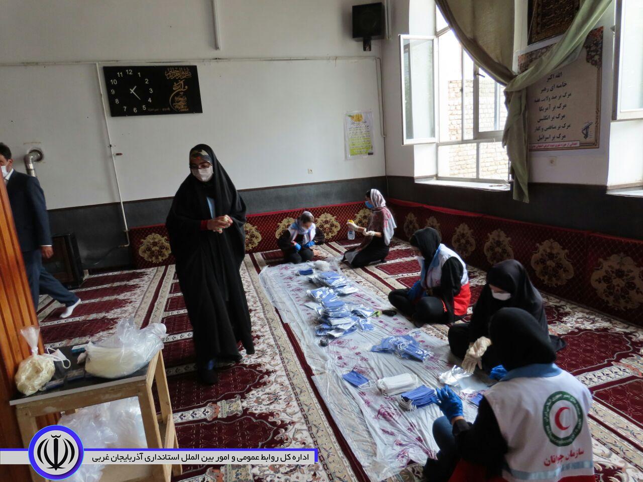 بازدید فرماندار از مراحل بسته بندی طرح توزیع رایگان بیش از ۳۰۰۰ماسک در بین مناطق محروم شهرستان