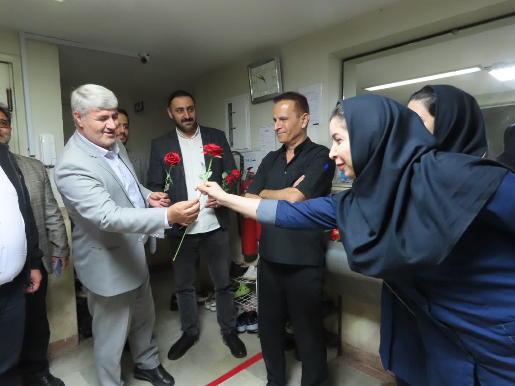 آیین تجلیل از پرستاران شهرستان چایپاره برگزار شد / تقدیر از تلاش ها و خدمات خالصانه و شبانه روزی کادر بیمارستان امام خمینی(ره)