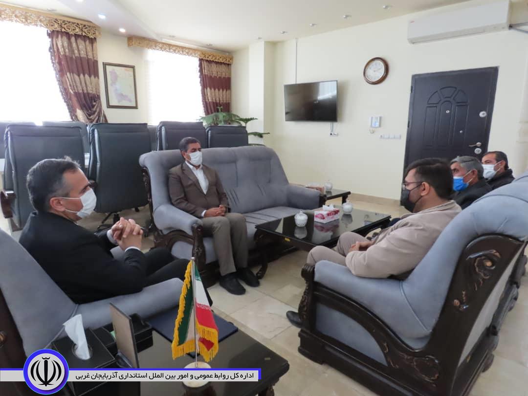 دیدار و گفتگوی اعضای شورای اسلامی و دهیار روستای قمشگان سفلی با فرماندار شهرستان