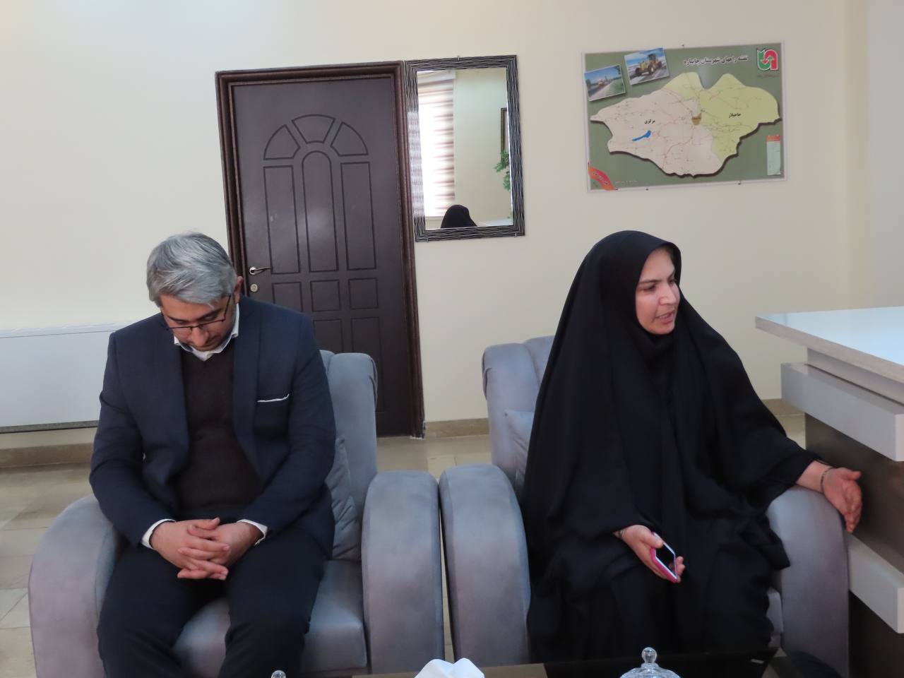 دیدار مدیر بنیاد بین المللی خیریه آبشار عاطفه ها در استان با فرماندار چایپاره