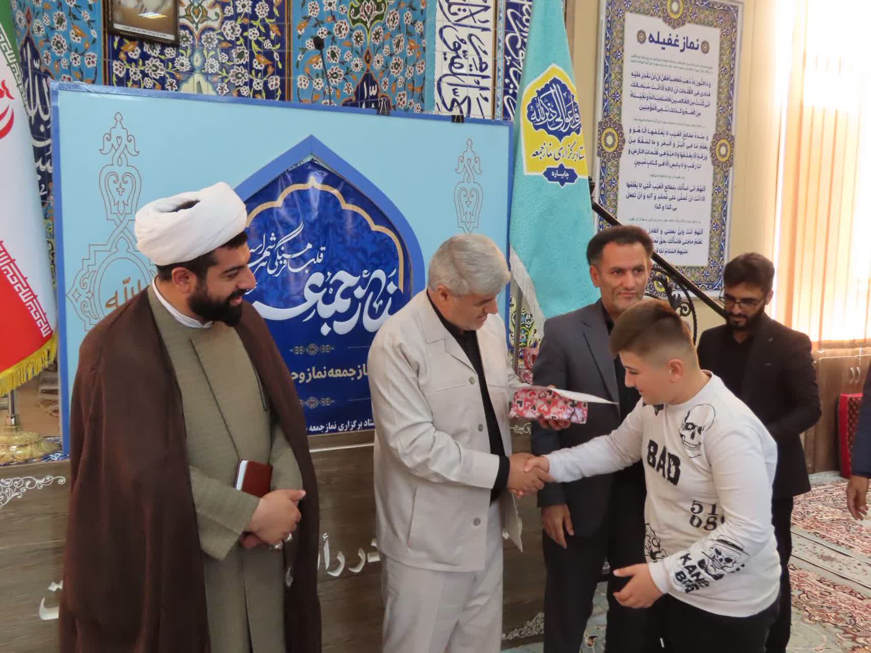 تقدیر و تجلیل از دانش آموزان برتر حوزه پرورشی شهرستان