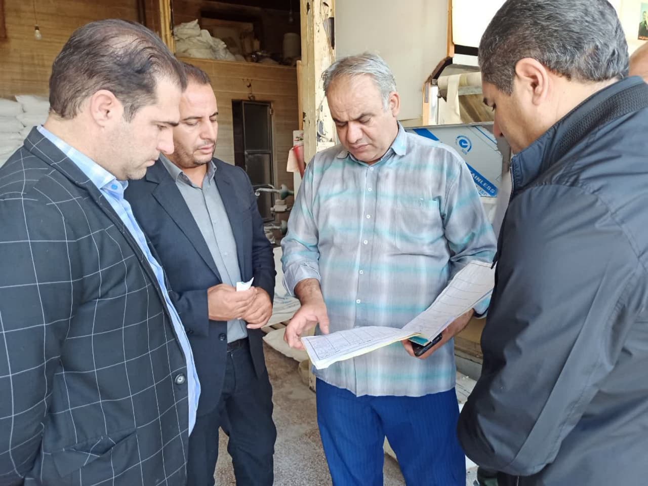 بازدید اعضای کارگروه آرد و نان از نانوایی های سطح شهرستان