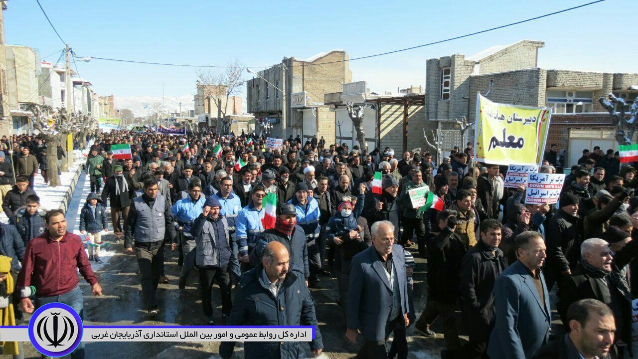 راهپیمایی 22بهمن باحضور باشکوه مردم در شهرستان چایپاره برگزارشد.