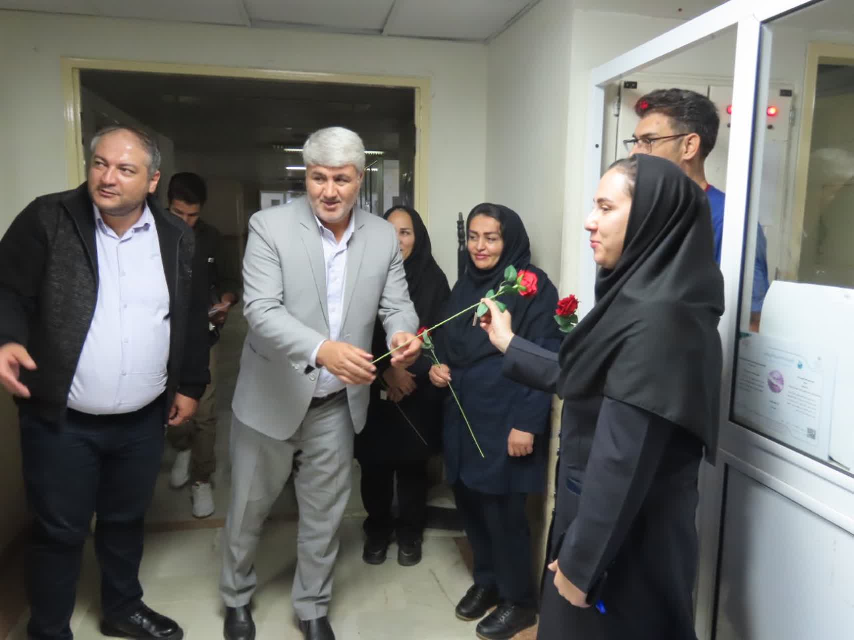 آیین تجلیل از پرستاران شهرستان چایپاره برگزار شد / تقدیر از تلاش ها و خدمات خالصانه و شبانه روزی کادر بیمارستان امام خمینی(ره)