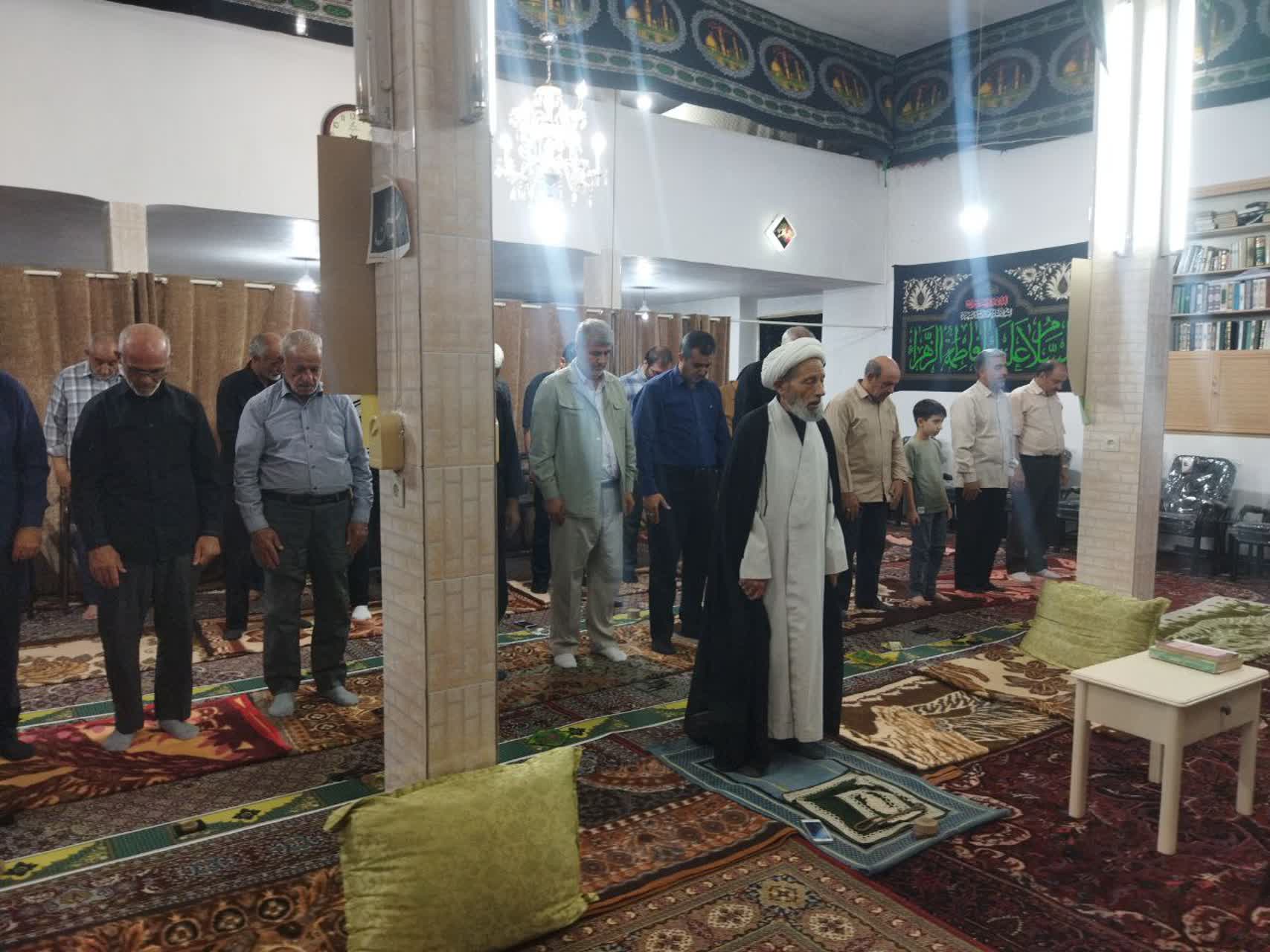 حضور فرماندار چایپاره در جمع نمازگزاران مسجد حضرت سیدالشهدا علیهالسلام