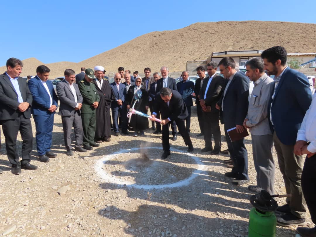 آیین کلنگ زنی مدرسه خیر ساز روستای یوسف آباد با حضور معاون توسعه مدیریت و منابع استاندار آذربایجان غربی