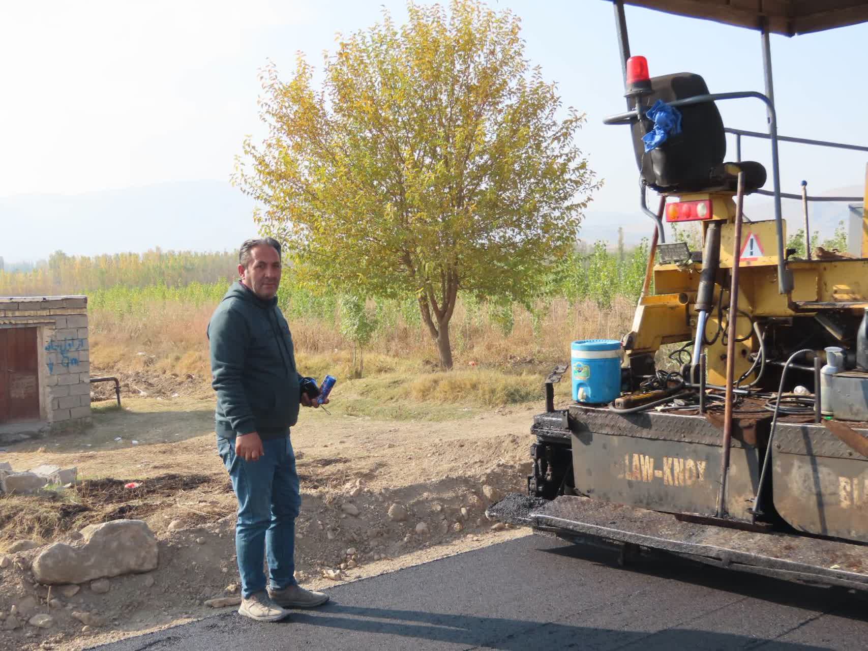 بازدید فرماندار چایپاره از عملیات آسفالت ریزی مسیر ضلع شرقی بلوار انقلاب شهرستان