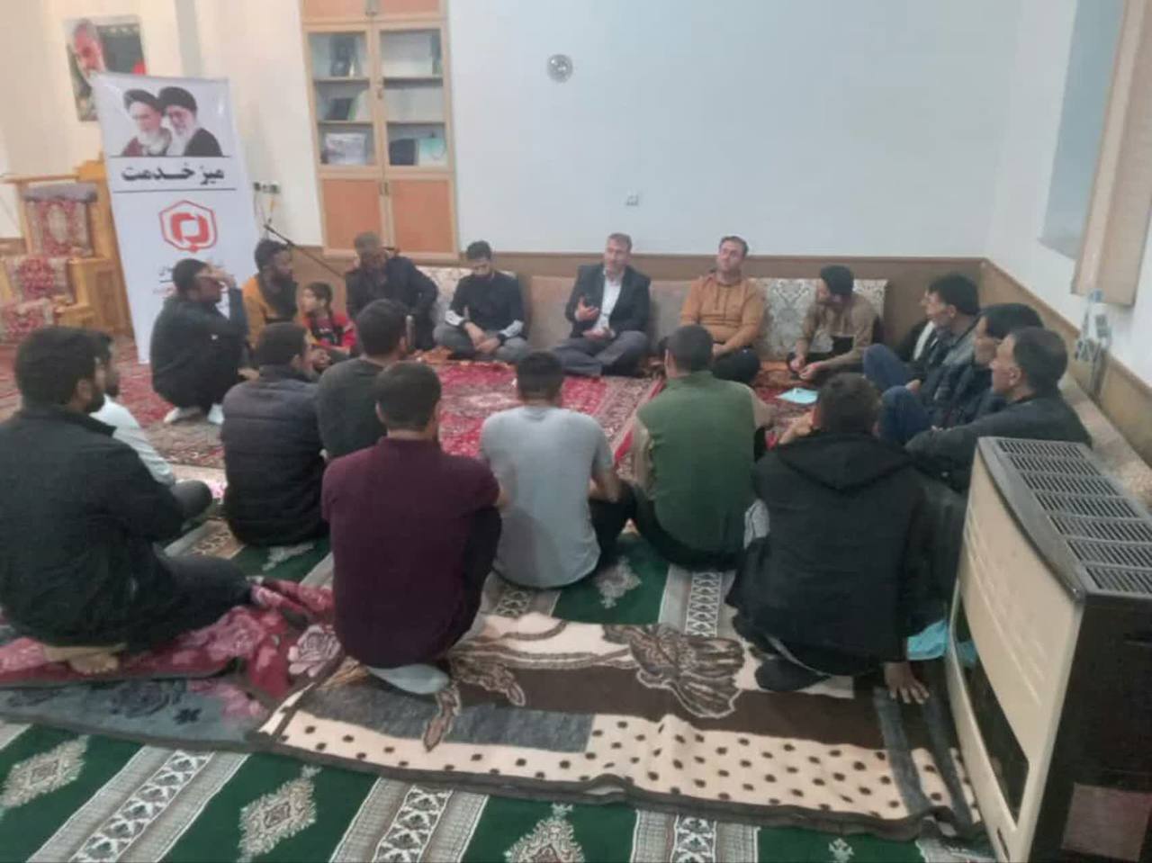 دیدار چهره به چهره مدیر بنیاد مسکن انقلاب اسلامی به همراه کارشناسان و ناظرین فنی روستایی شهرستان چایپاره