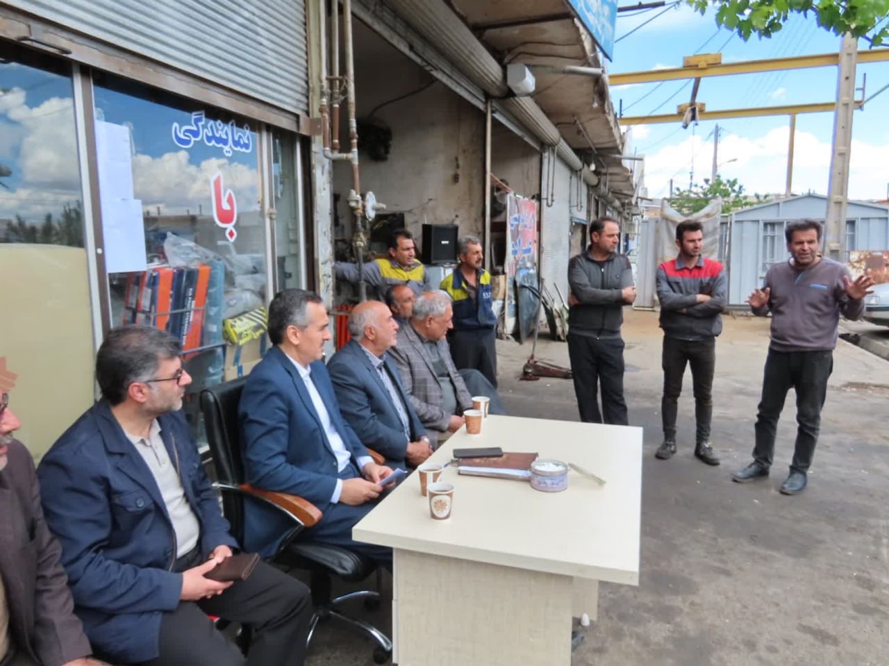 دیدار فرماندار شهرستان چایپاره با صنعتگران مجتمع کارگاهی به مناسبت هفته کارگر